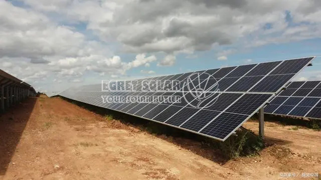 Sorkuntza fotovoltaiko banatua (PV) vs sorkuntza fotovoltaiko zentralizatua: analisi konparatiboa