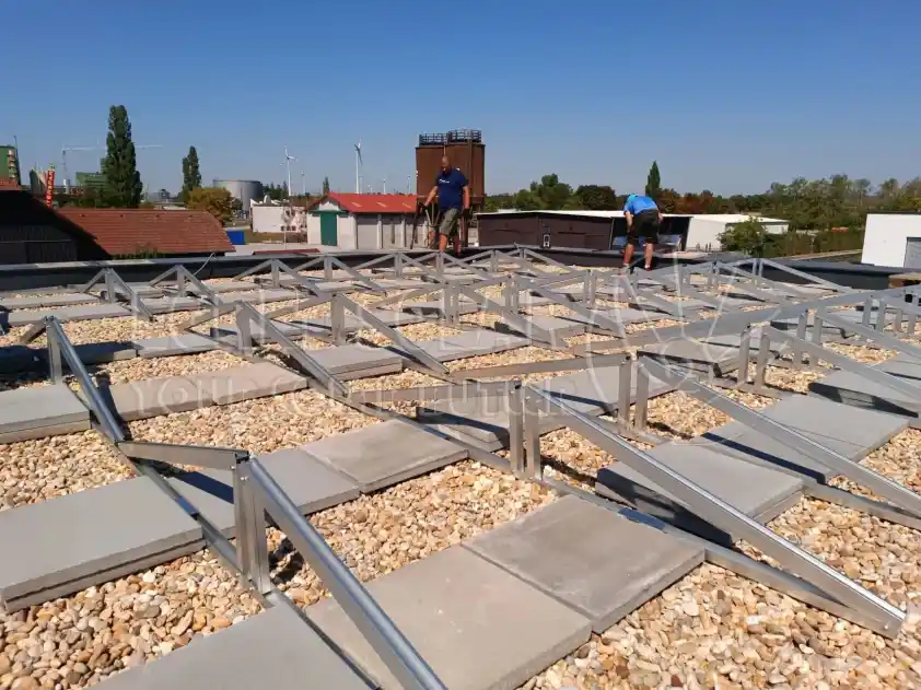 Nola instalatu ekialde-mendebaldeko balastoaren eguzki-muntatzeko sistema?